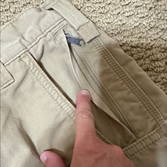 Carhartt Men's Relaxed Fit Khaki cargo pants from smoke free home! - Picture 4 of 9